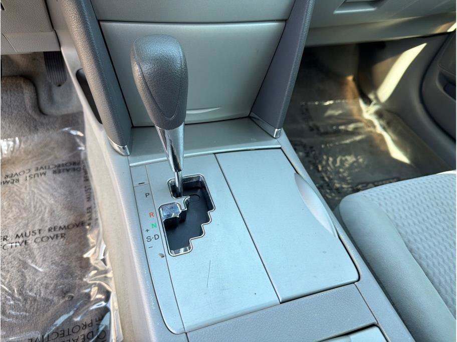 Used 2010 Toyota Camry LE FWD image 16