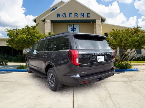 Used 2025 Ford Expedition Max Active RWD image 3