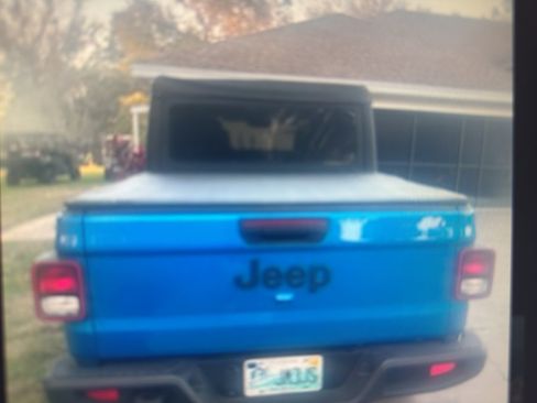 Used 2021 Jeep Gladiator Sport image 4