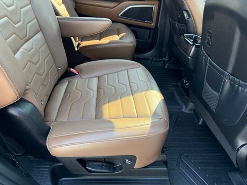Used 2022 Kia Telluride SX w/ SX Prestige Package AWD/4WD image 9