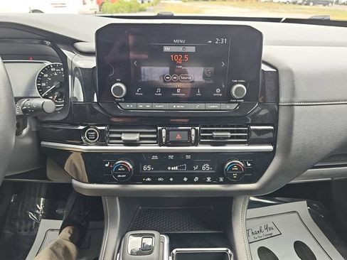 Used 2024 Nissan Pathfinder SV FWD image 27