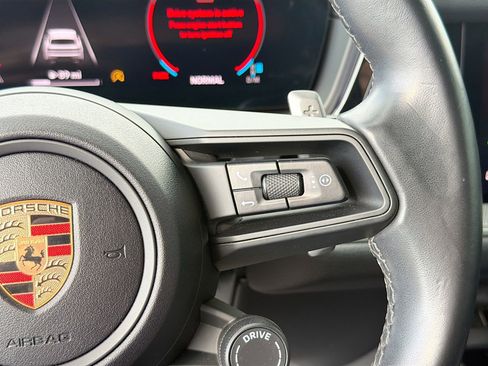 Used 2024 Porsche Cayenne image 39