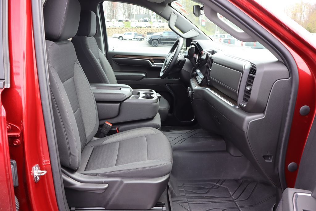 Used 2023 Chevrolet Silverado 1500 LT w/ Protection Package AWD/4WD image 17
