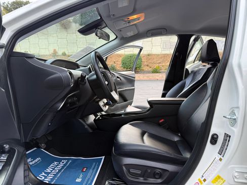 Used 2018 Toyota Prius Prime Premium w/ Carpet Mat Package FWD image 10