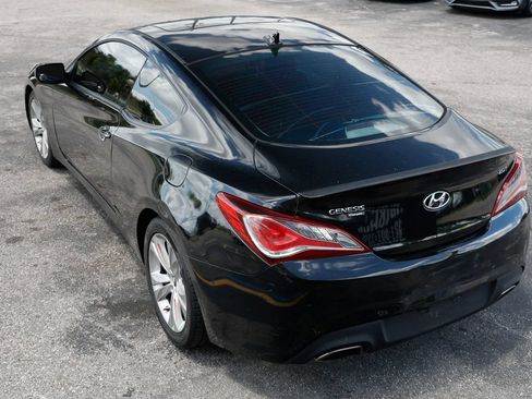 Used 2010 Hyundai Genesis 2.0T RWD image 4