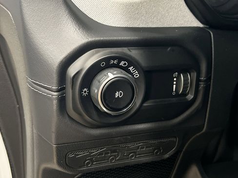 Used 2025 Jeep Wrangler Unlimited Sahara AWD/4WD image 27