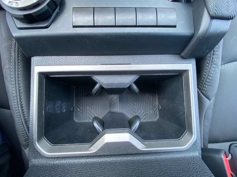Used 2025 Toyota Tacoma SR5 AWD/4WD image 23