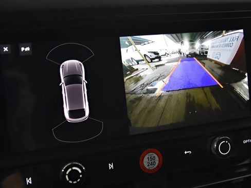 Used 2022 Porsche Macan image 19