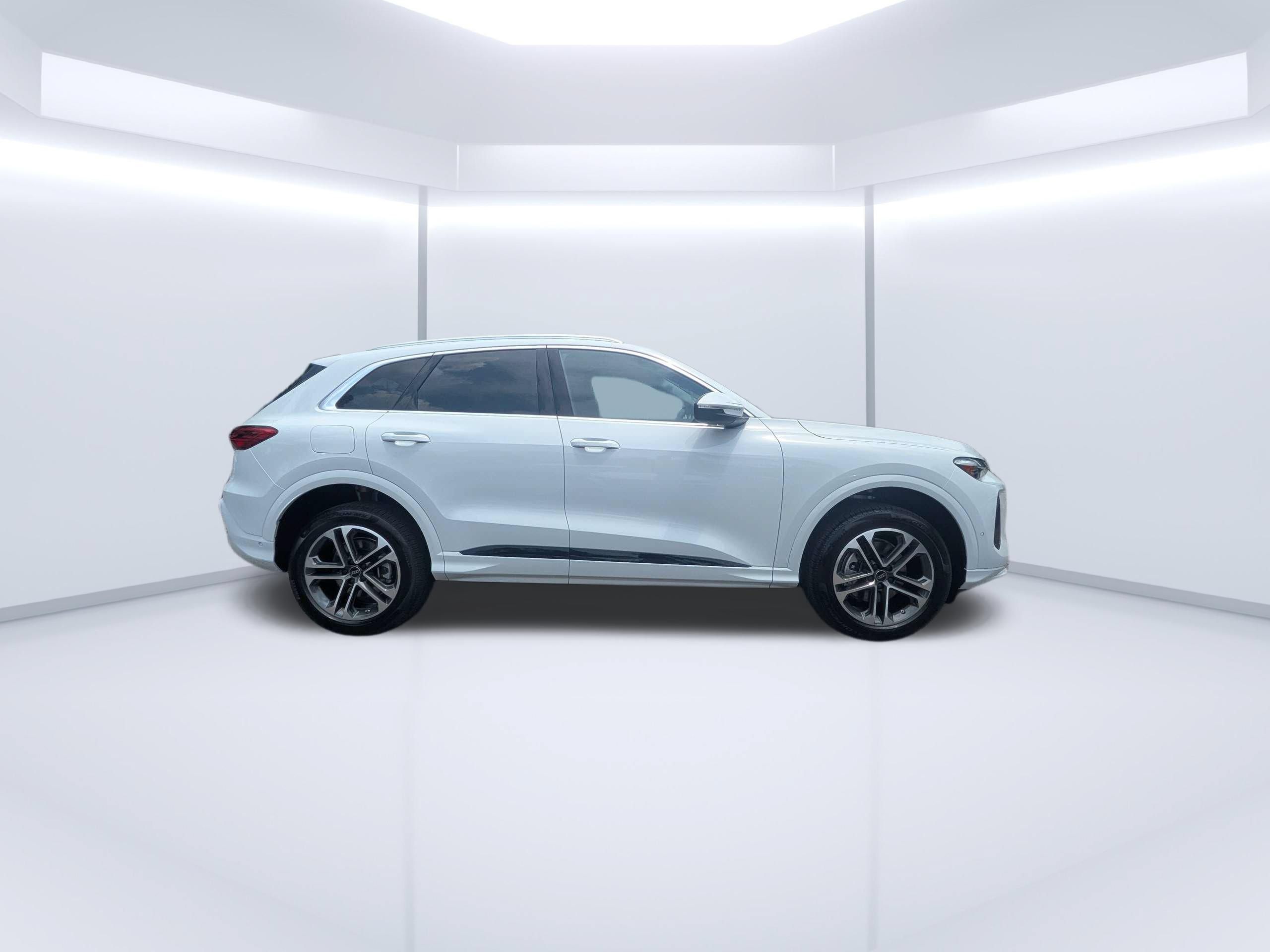 New 2026 Audi Q5 Premium Plus AWD/4WD image 2