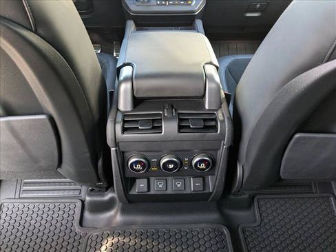 Used 2022 Land Rover Defender 110 V8 AWD/4WD image 19
