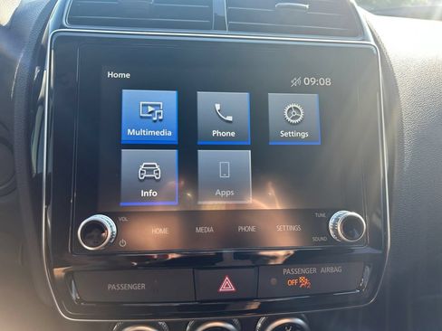Used 2025 Mitsubishi Outlander Sport LE AWD/4WD image 19