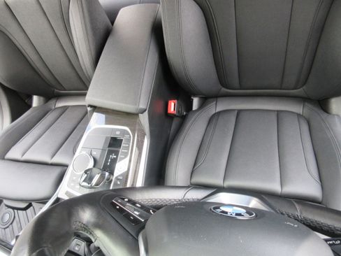 Used 2021 BMW 330i Sedan w/ Premium Package image 11