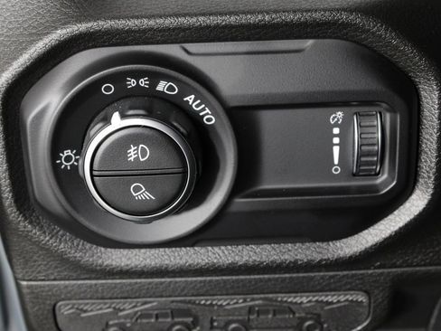 Used 2025 Jeep Gladiator Sport AWD/4WD image 21