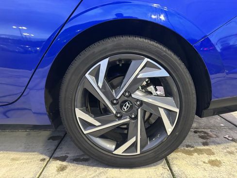 Certified 2025 Hyundai Elantra SEL image 8