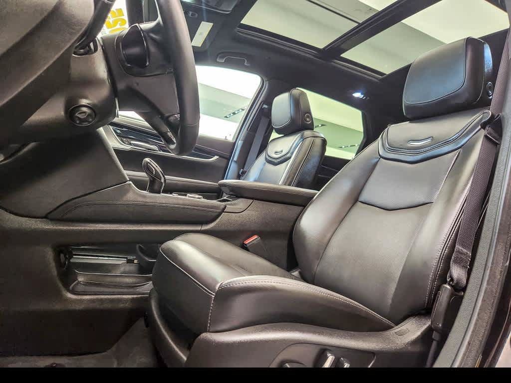 Certified 2025 Cadillac XT5 Premium Luxury w/ LPO, Floor Liner Package AWD/4WD image 9