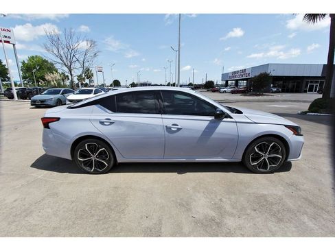 Used 2025 Nissan Altima 2.5 SR FWD image 5