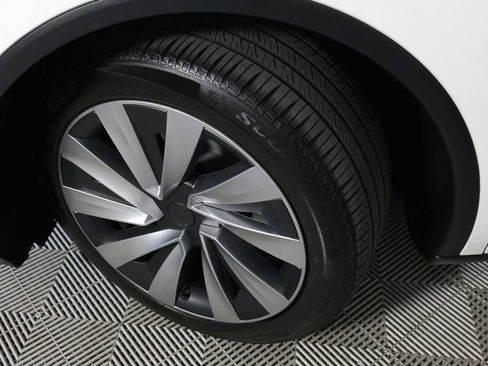 Used 2026 Tesla Model Y Long Range AWD/4WD image 35