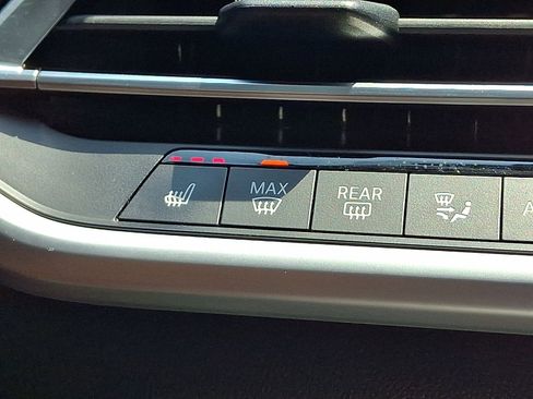 Used 2021 BMW X5 xDrive40i w/ M Sport Package AWD/4WD image 19
