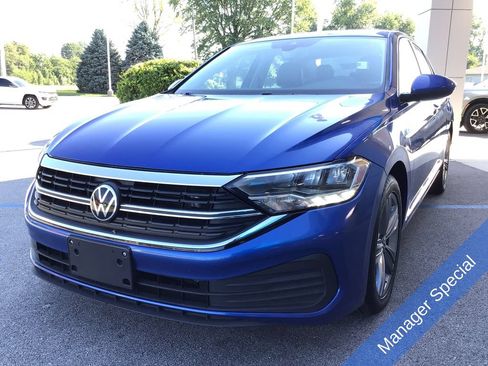 Used 2024 Volkswagen Jetta SE FWD image 13