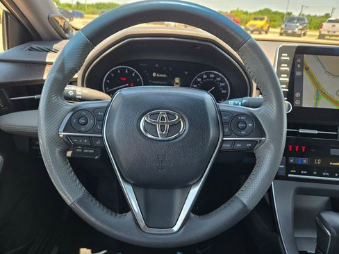 Used 2019 Toyota Avalon Limited FWD image 11