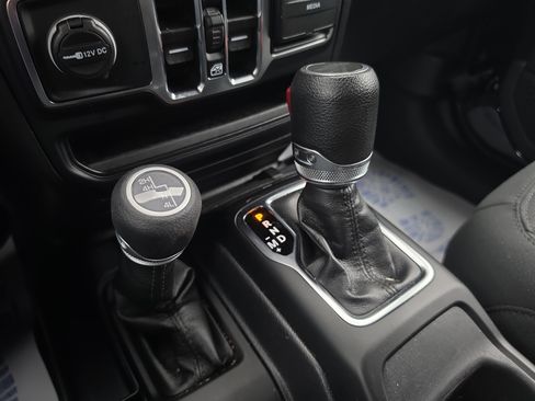 Used 2023 Jeep Gladiator Sport AWD/4WD image 27