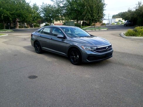 Used 2023 Volkswagen Jetta SE w/ Panoramic Sunroof Package image 7