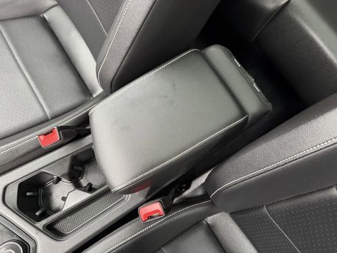 Used 2021 Volkswagen Tiguan SE w/ Panoramic Sunroof Package image 25