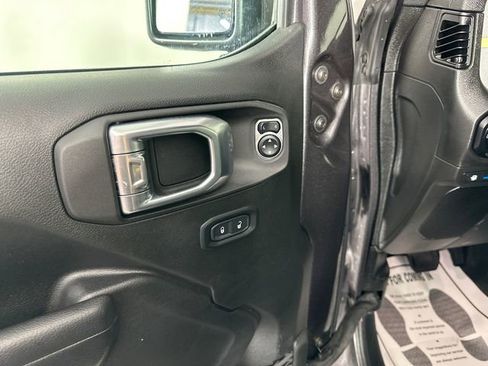 Used 2024 Jeep Wrangler Unlimited w/ Convenience Group AWD/4WD image 18