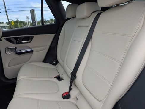 Used 2023 Mercedes-Benz GLC 300 4MATIC image 16