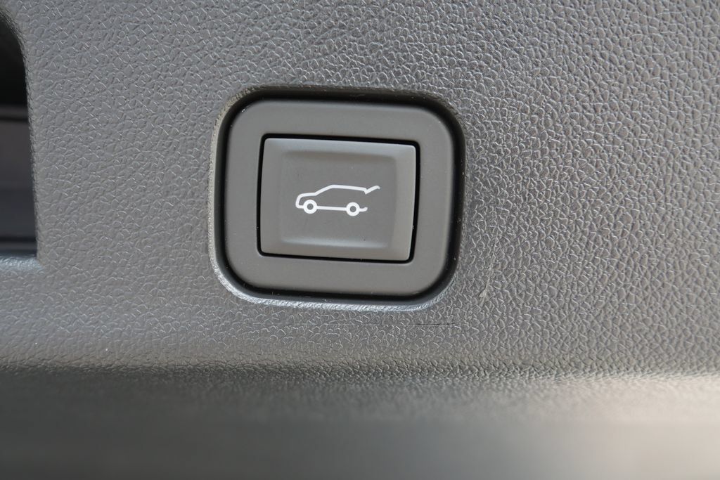 New 2027 Chevrolet Traverse Z71 w/ Driver Confidence Package AWD/4WD image 8