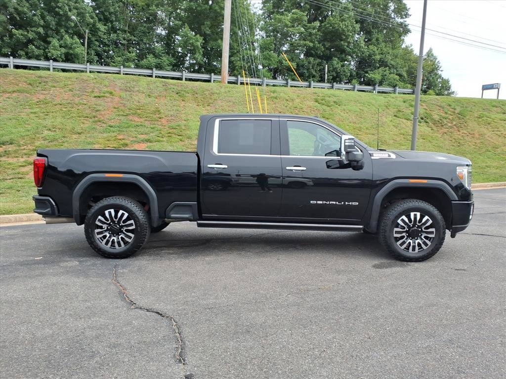 Used 2022 GMC Sierra 3500 Denali w/ Denali Black Diamond Edition AWD/4WD image 2