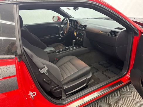 Used 2010 Dodge Challenger R/T RWD image 13