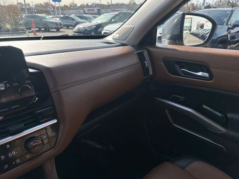 Used 2025 Nissan Pathfinder Platinum w/ Cargo Package image 30