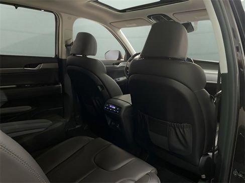 Used 2022 Hyundai Palisade SEL w/ Premium Package image 16