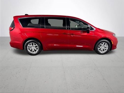 New 2026 Chrysler Pacifica Select FWD image 5