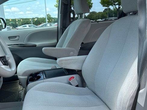Used 2013 Toyota Sienna LE FWD image 7