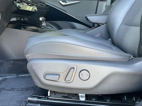Used 2023 Kia Niro EX Touring image 25
