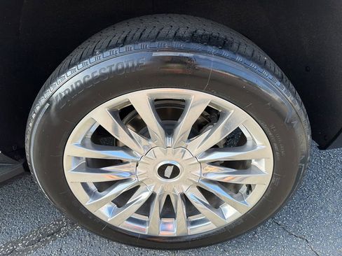 Used 2023 Cadillac Escalade Premium Luxury image 20