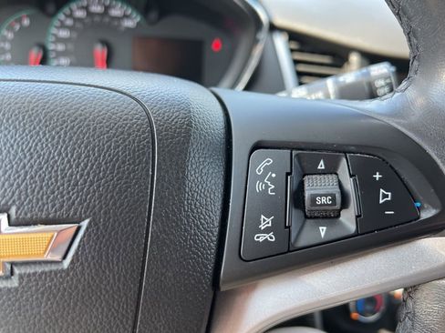 Used 2019 Chevrolet Trax LT w/ LT Convenience Package FWD image 13