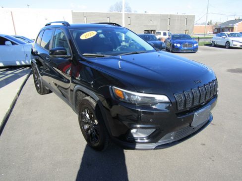 Used 2023 Jeep Cherokee Altitude Lux image 4