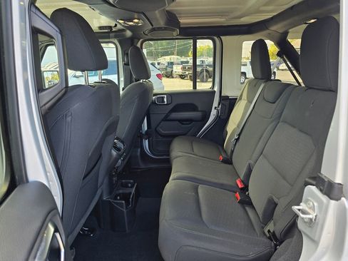 Used 2023 Jeep Wrangler Sahara w/ Cold Weather Group image 18