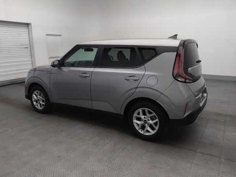 Used 2025 Kia Soul LX image 3