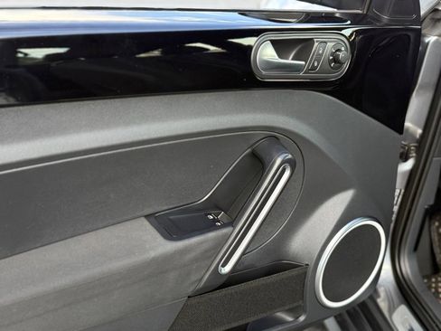 Used 2014 Volkswagen Beetle R-Line image 11