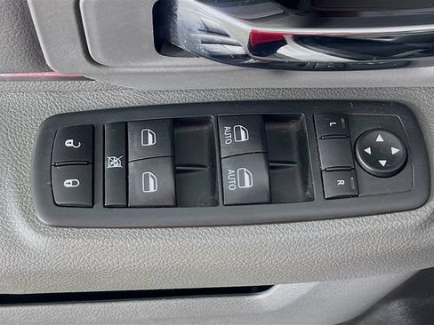 Used 2020 RAM 1500 Classic SLT RWD image 18