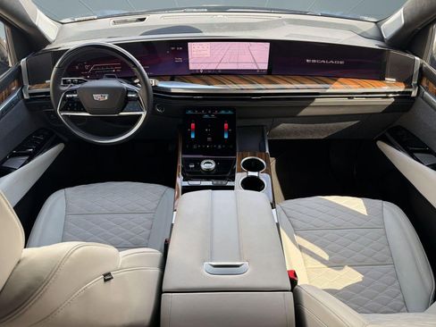 Certified 2025 Cadillac Escalade Sport Platinum image 15