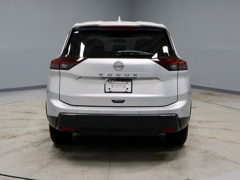 Certified 2025 Nissan Rogue SV image 9
