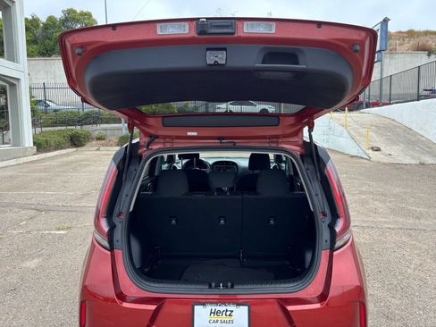 Used 2025 Kia Soul LX w/ LX Technology Package FWD image 29