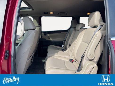Certified 2024 Honda Odyssey EX-L image 11