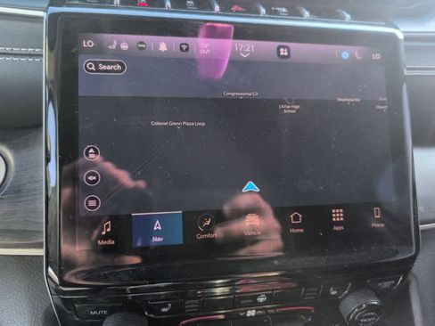 Used 2022 Jeep Grand Cherokee L Limited w/ Black Appearance Package AWD/4WD image 10