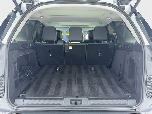 Used 2024 Land Rover Discovery S image 12